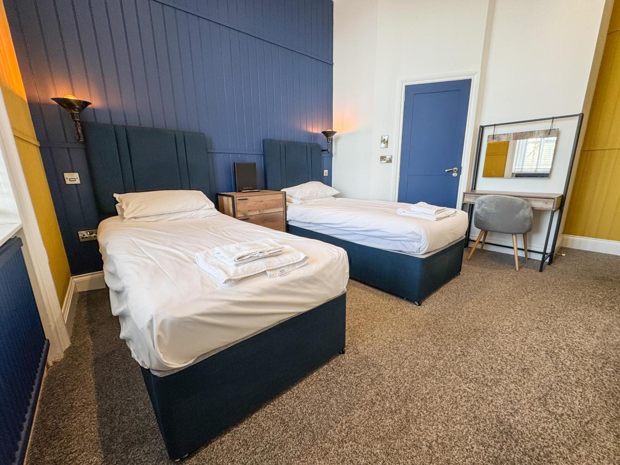 Delmont Hotel سكرابورو المظهر الخارجي الصورة